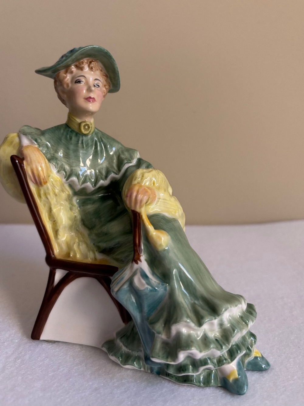 Royal Doulton Ascot HN2356